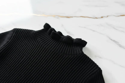 سويتر أسود - تفاصيل الياقة