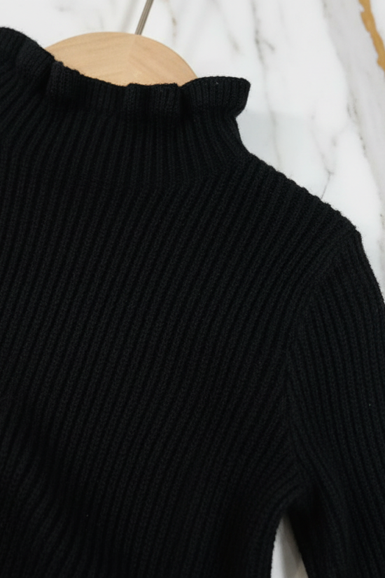 سويتر أسود - تفاصيل النسيج