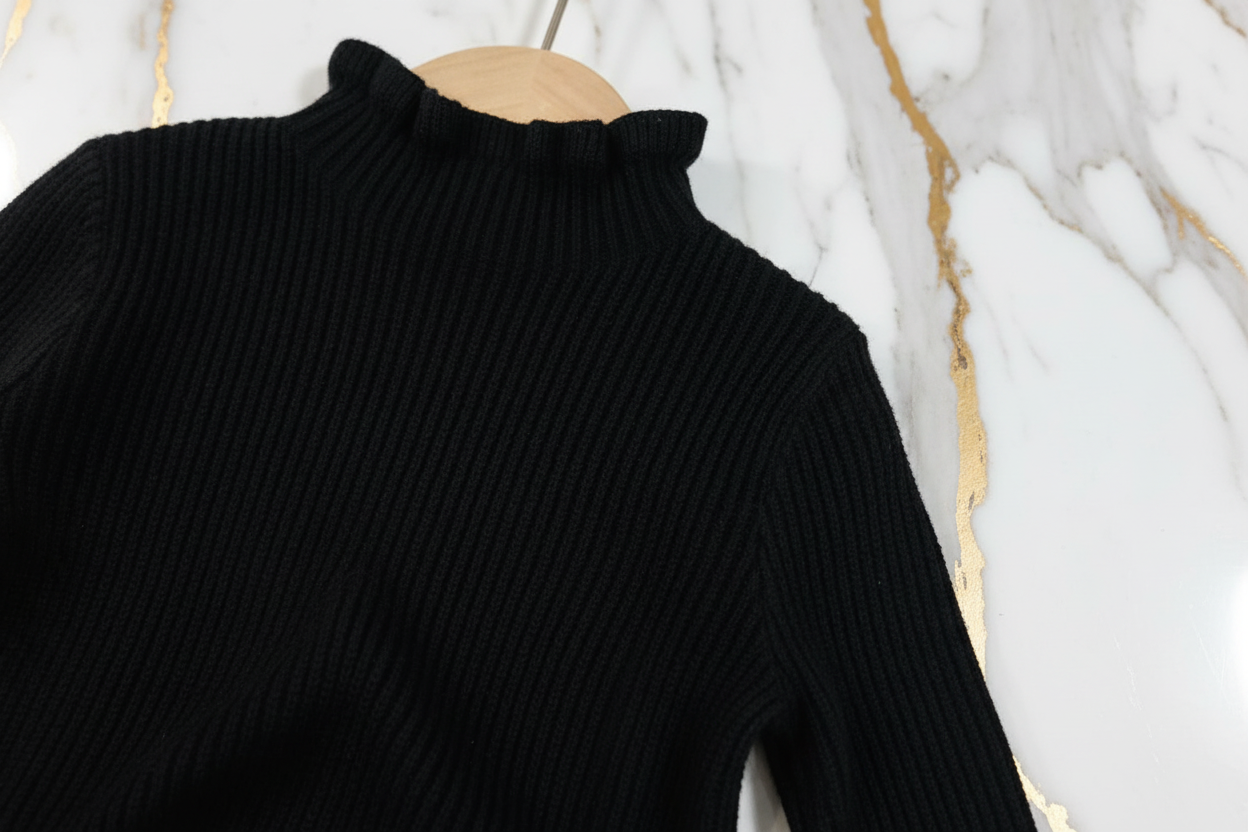 سويتر أسود - تفاصيل النسيج