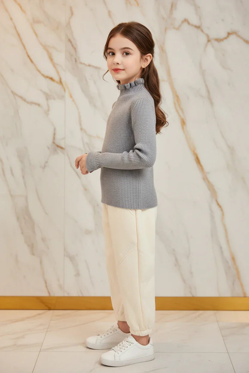 سويتر رمادي مبطن مع بنطال بيج - زاوية يمين