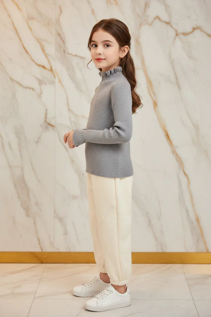 سويتر رمادي مبطن مع بنطال بيج - زاوية يمين