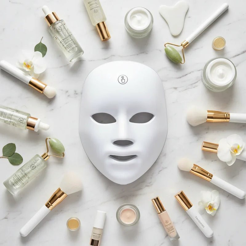 القناع بين أدوات التجميل - منظر علوي