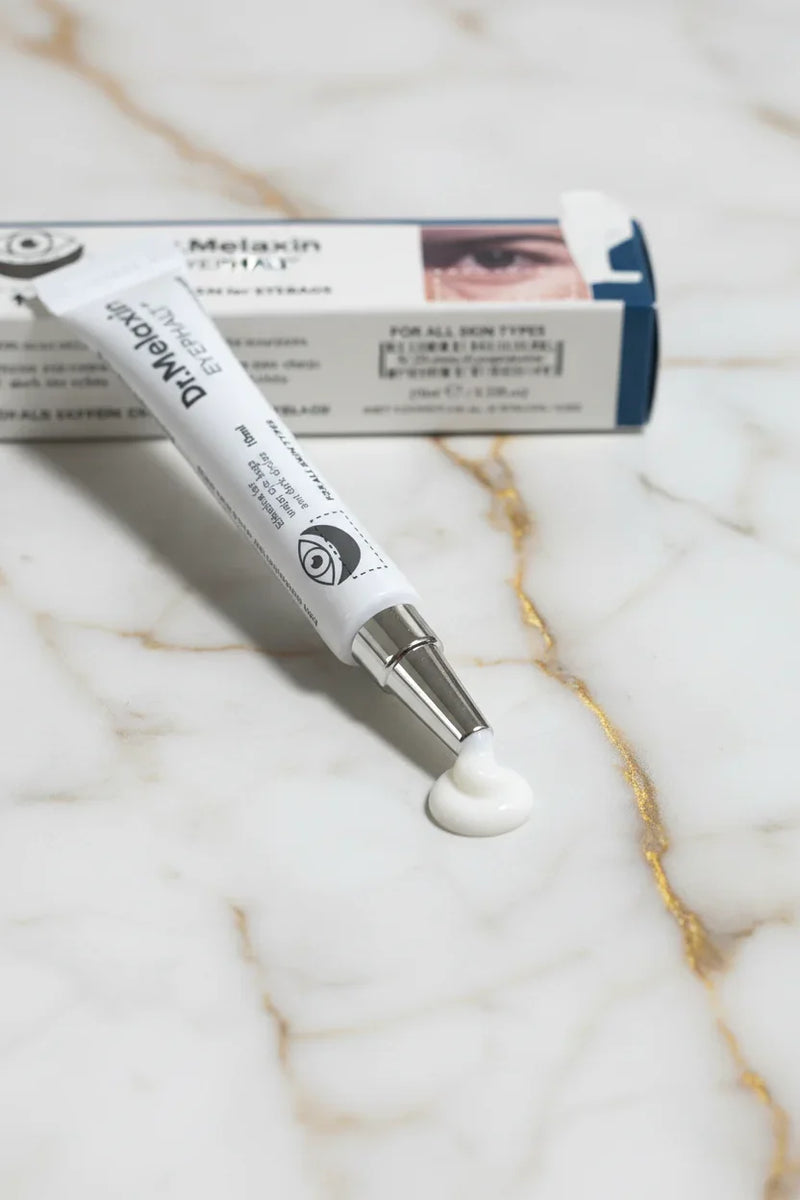 الكريم يخرج من الأنبوب - لقطة ديناميكية