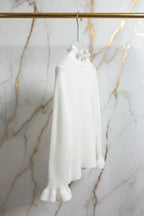 سويتر أبيض - منظر جانبي