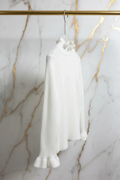 سويتر أبيض - منظر جانبي