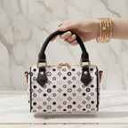 الحقيبة - منظر أمامي