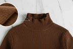 سويتر لون القهوة مبطن - تفاصيل الياقة والفرو