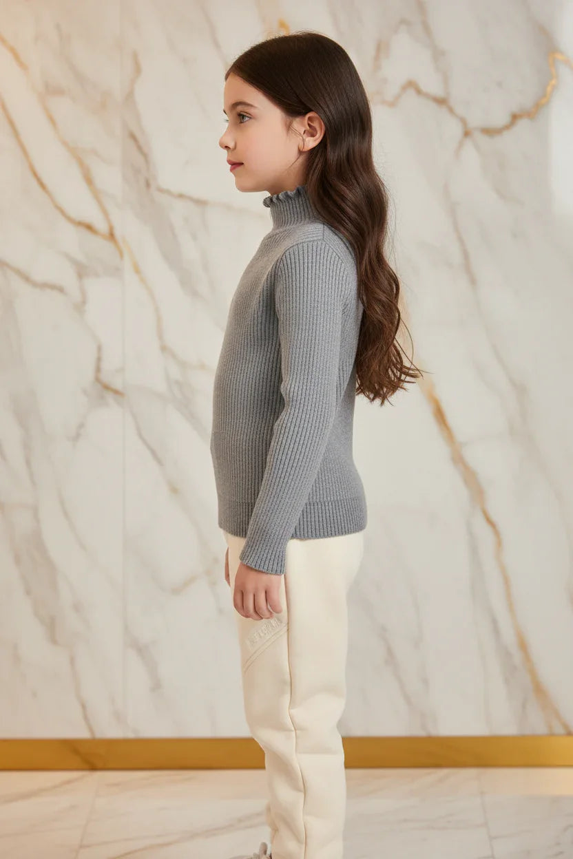 سويتر رمادي مبطن مع بنطال بيج - جانبي أيمن