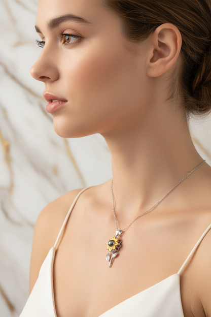 منظر جانبي للقلادة