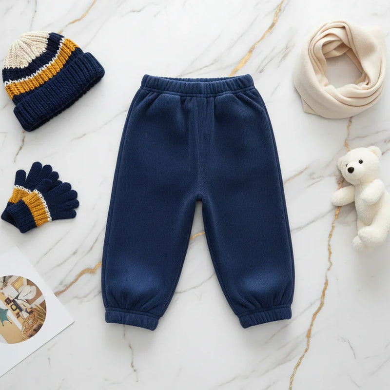 منظر أمامي - البنطال نظيف مع إكسسوارات شتوية