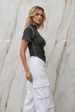 من اليمين