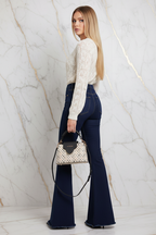 إطلالة ثلاثية خلفية