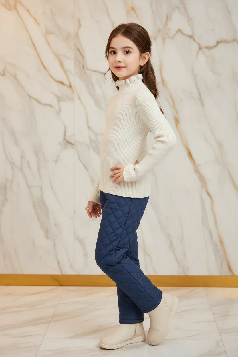 سويتر أبيض مبطن مع بنطال جينز - زاوية يمين