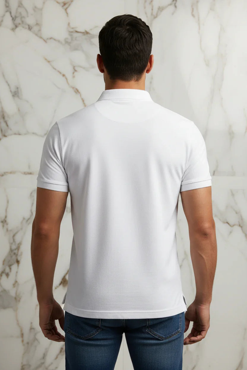 لقطة من الخلف مباشرة