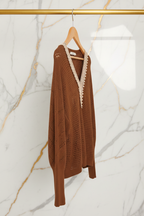 السويتر البني - منظر جانبي