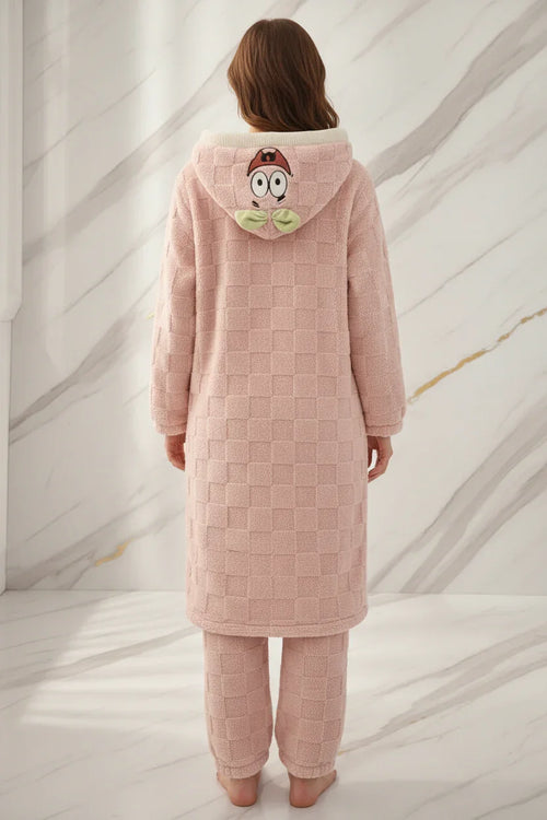 منظر خلفي - القبعة ظاهرة والظهر سادة