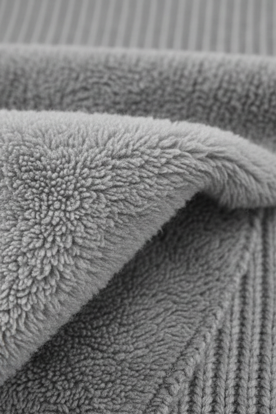 سويتر رمادي - النسيج المضلع