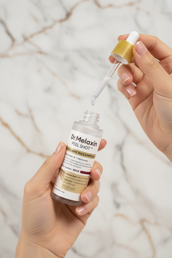 تطبيق السيروم على الخد بأناقة