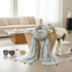 وشاح ملفوف على حقيبة