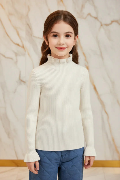 سويتر أبيض - لقطة قريبة علوية