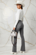 إطلالة ثلاثية خلفية