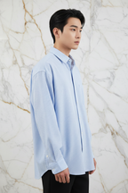 من اليمين - قريب