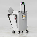 الحقيبة البيضاء على خلفية رخامية