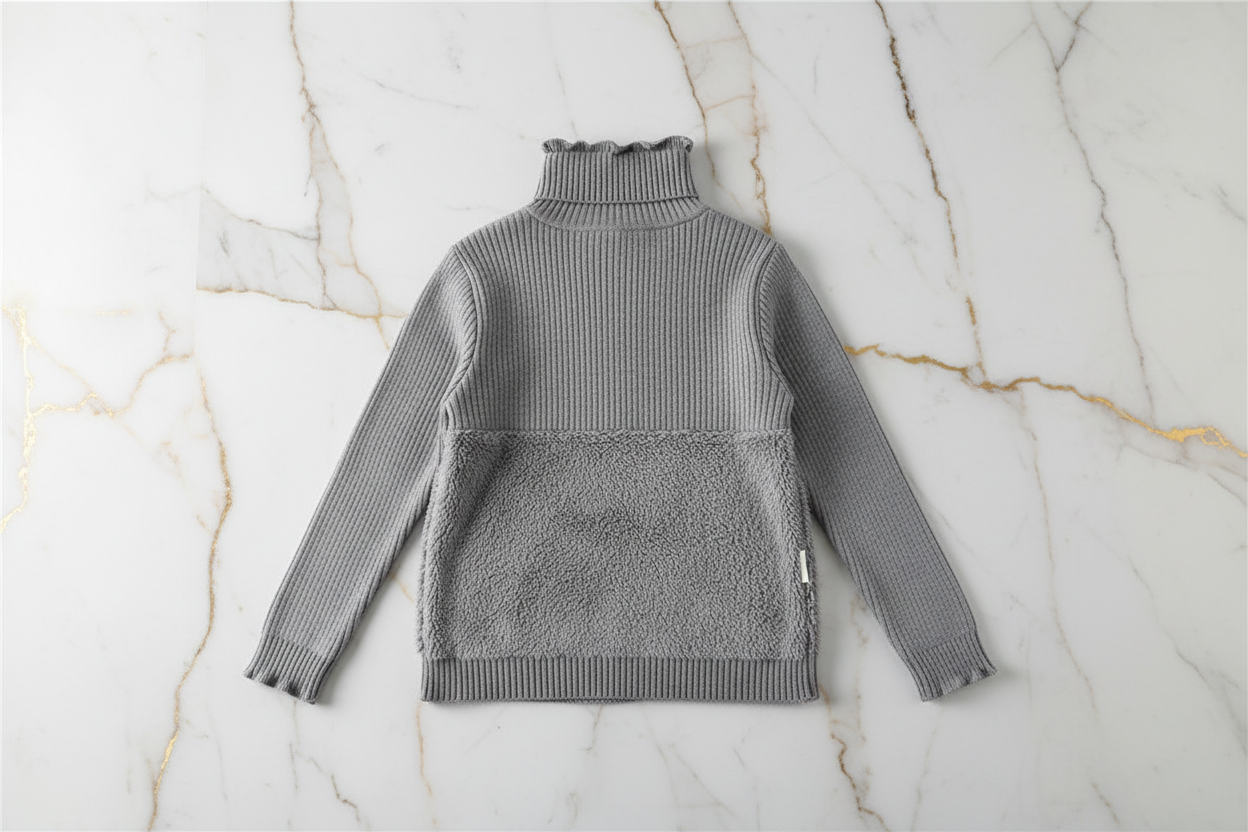 سويتر رمادي مبطن بفرو رمادي - منظر خلفي