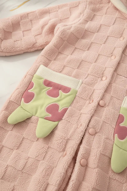 لقطة مقربة - تفاصيل القماش والجيوب