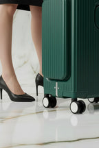 لقطة قريبة للعجلات