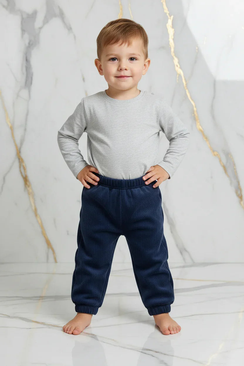 منظر أمامي - البنطال نظيف بدون رسومات