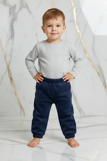 منظر أمامي - البنطال نظيف بدون رسومات