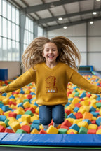 طفلة في الهواء أثناء القفز