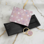 محفظة وردية - مفتوحة بزاوية