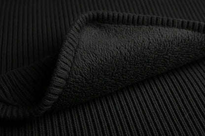 سويتر أسود مبطن - تفاصيل الفرو الأسود