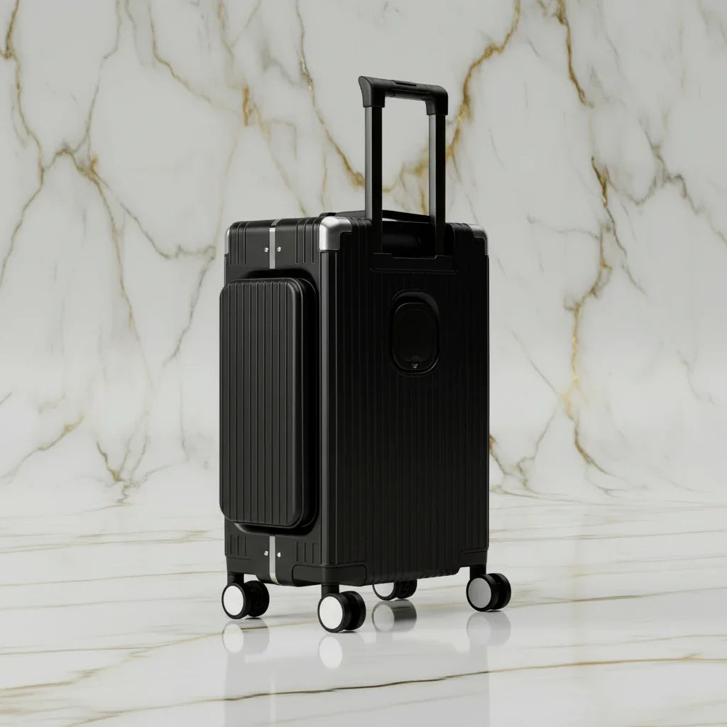 الحقيبة باللون الأسود