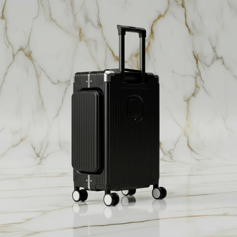 الحقيبة باللون الأسود