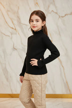 سويتر أسود مع بنطال بيج - زاوية يسار