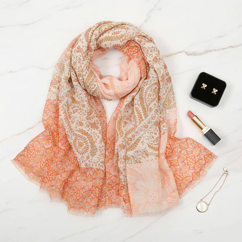 الشال مفرود بالكامل