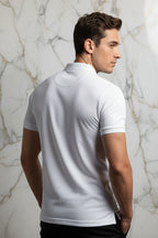 لقطة من الخلف بزاوية ثلاثة أرباع