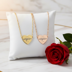 القلادتين مع وردة - لقطة قريبة