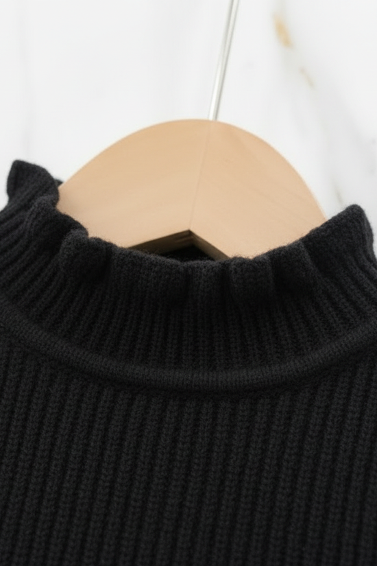 سويتر أسود مبطن - تفاصيل الياقة