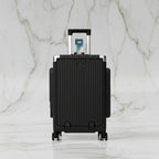 الحقيبة السوداء - منظر أمامي