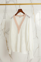 السويتر الأبيض - زاوية مائلة