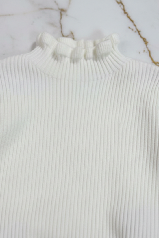 سويتر أبيض - تفاصيل النسيج