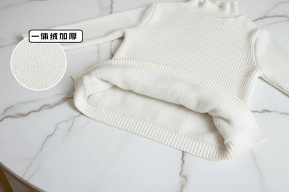 سويتر أبيض مبطن - مطوي مع البطانة