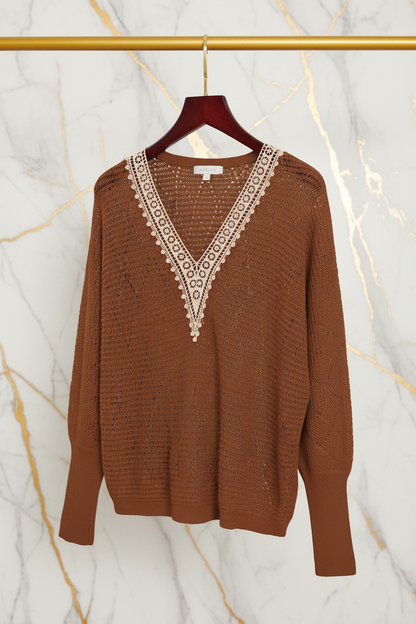 السويتر البني - زاوية مائلة