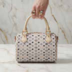 الحقيبة - منظر خلفي