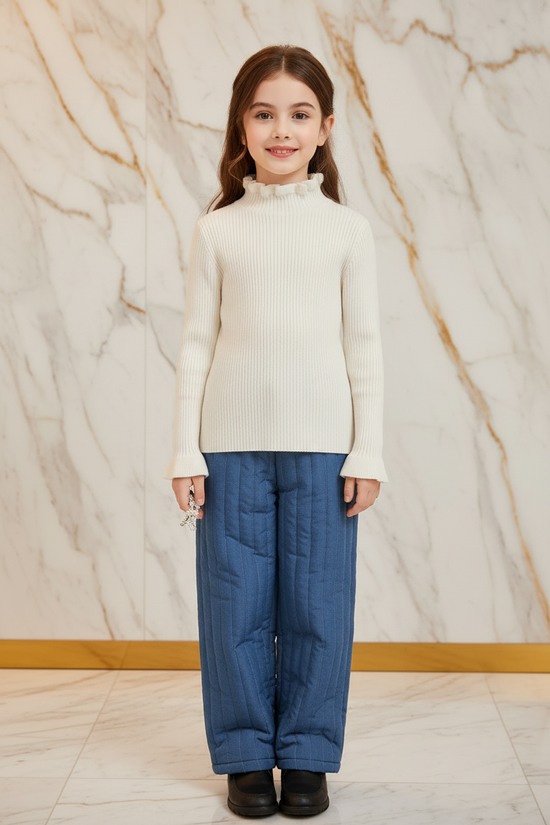 سويتر أبيض مبطن مع بنطال جينز - أمامي