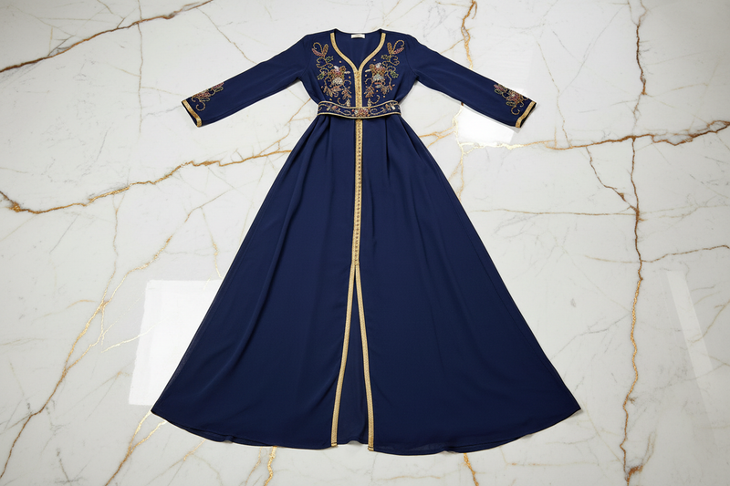 تفاصيل الأكمام الذهبية